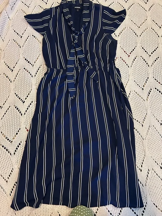 Express Blue Stripe Tie Neck Midi Dress Sz L - Picture 1 of 8